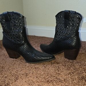 Black Ankle Boots with Textured Design and Stacked Heel